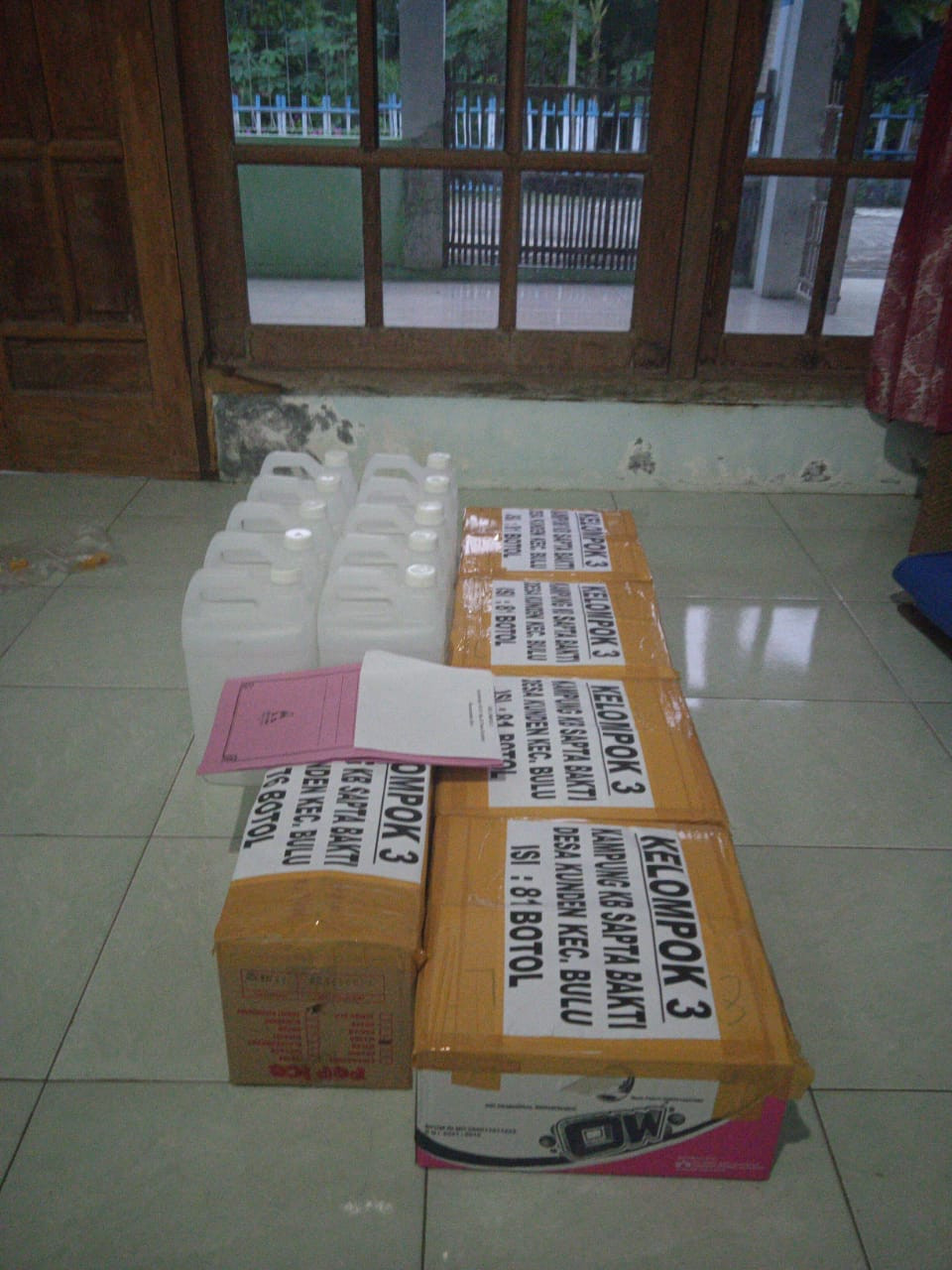 Membuat Handsanitaizer Bersama Warga Kampung KB Sapta Bakti